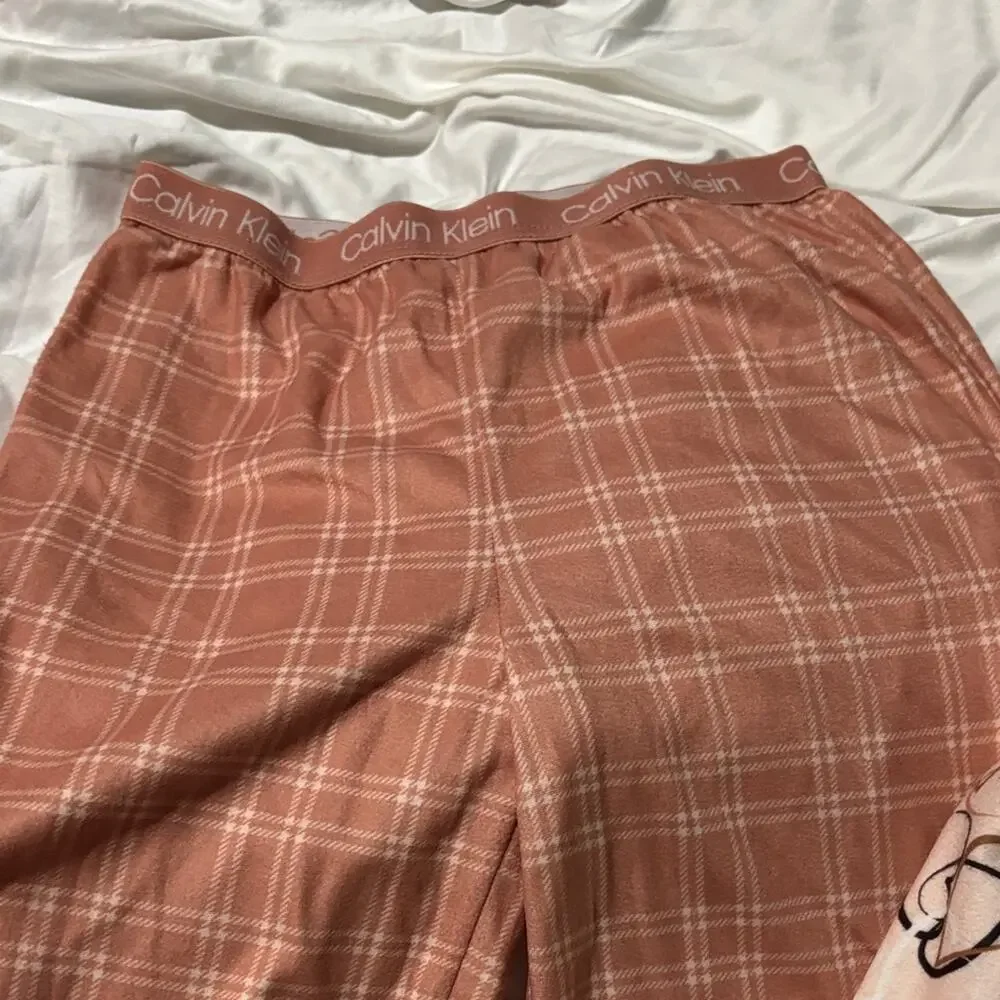 Calvin Klein 7/8 Peach and Cream Lounge Pants Set heats and plaid euc